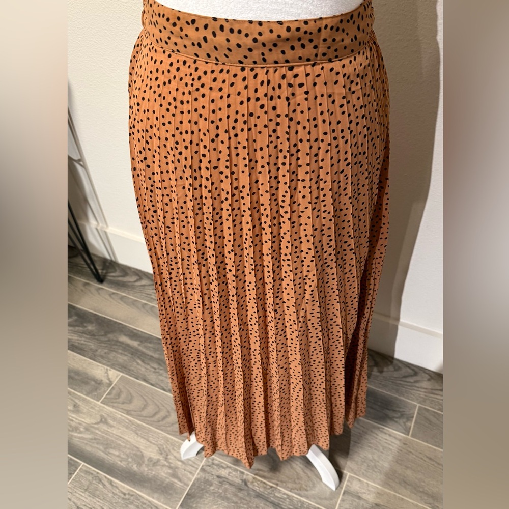 Polka Dot Pleated Skirt in Tan